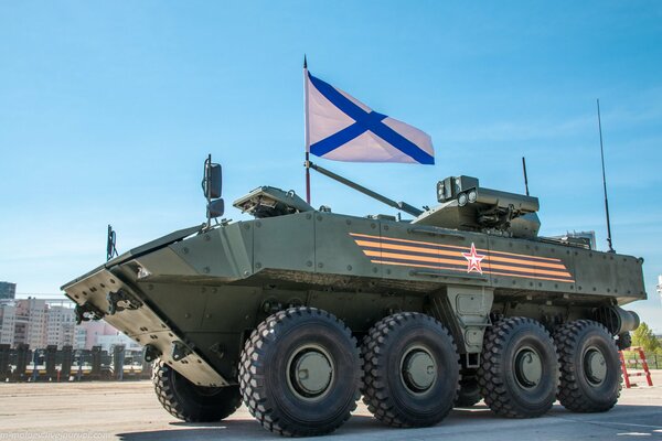 Vehículos blindados con bandera finlandesa