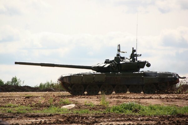 A tank with a long muzzle rides across the field