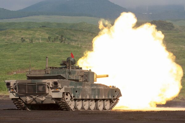 Un char en feu lors d un exercice