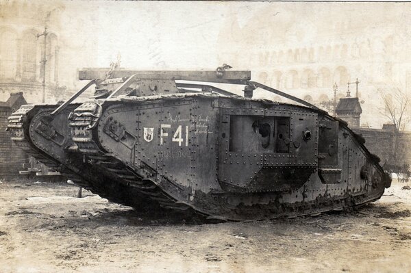 Enorme tanque de la primera guerra mundial