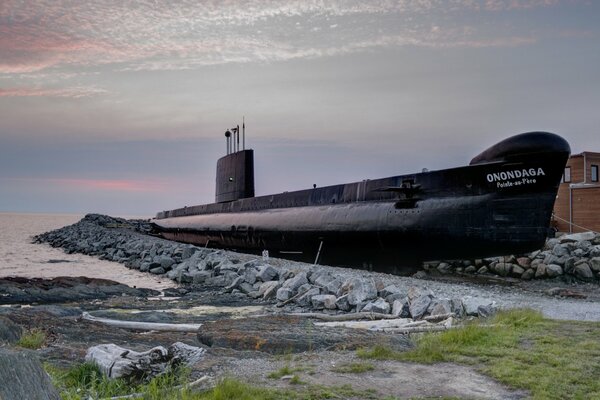 Das U-Boot steht mit der Nase nach vorne