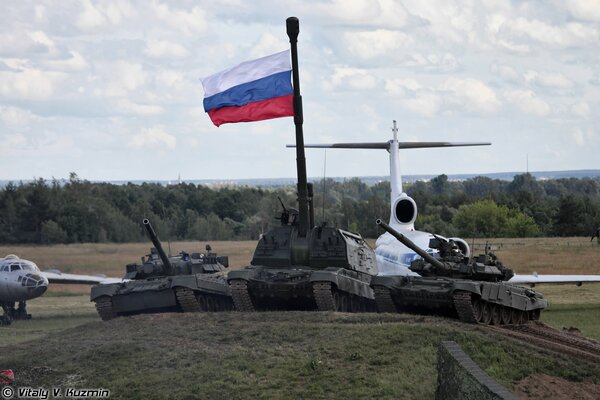 The flag of Russia on the T 80 t 90 tank