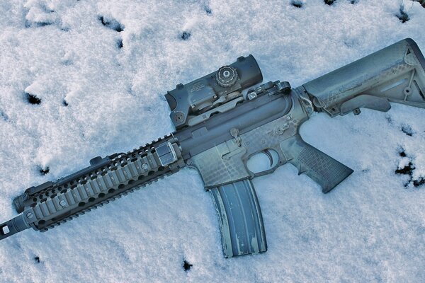 Assault rifle in the snow