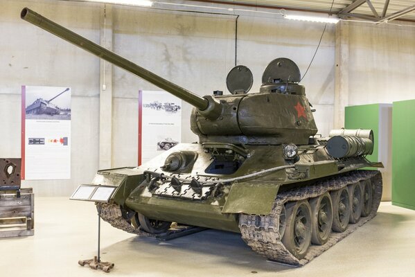 Char soviétique t-34 - 85 au musée