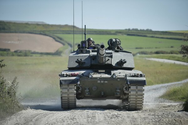 Waffen in der Armee Tank Challenger 2 im Feld