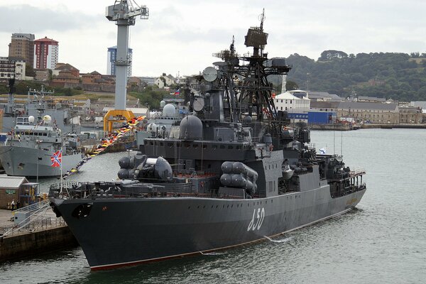 Großes Anti-U-Boot-Schiff der russischen Nordflotte