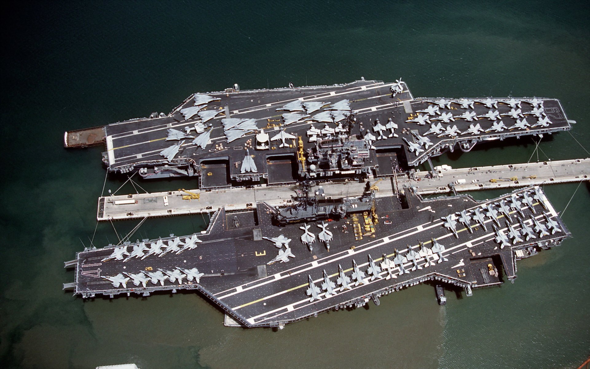 uss midway cv-41 uss independence cv-62 barcos armas muelle