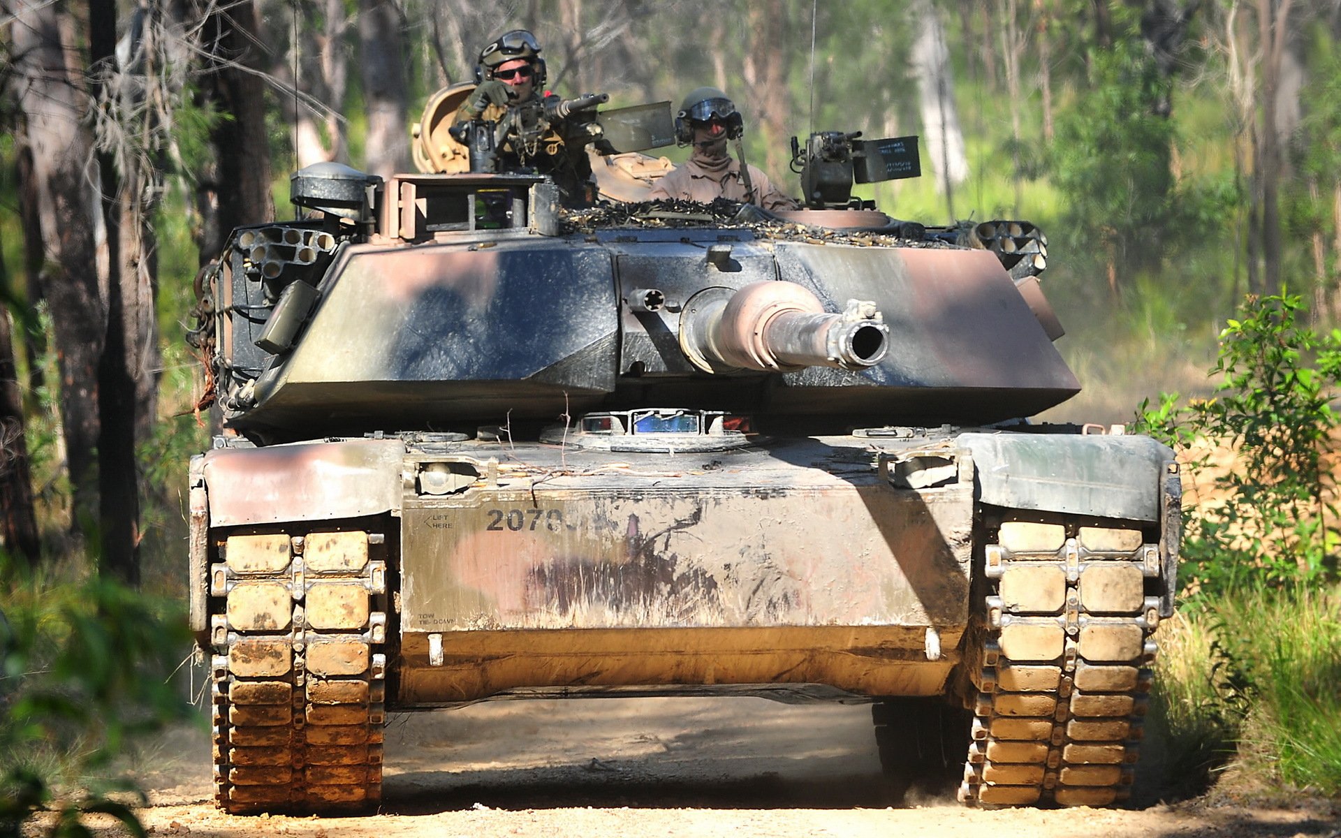 tanque arma camino