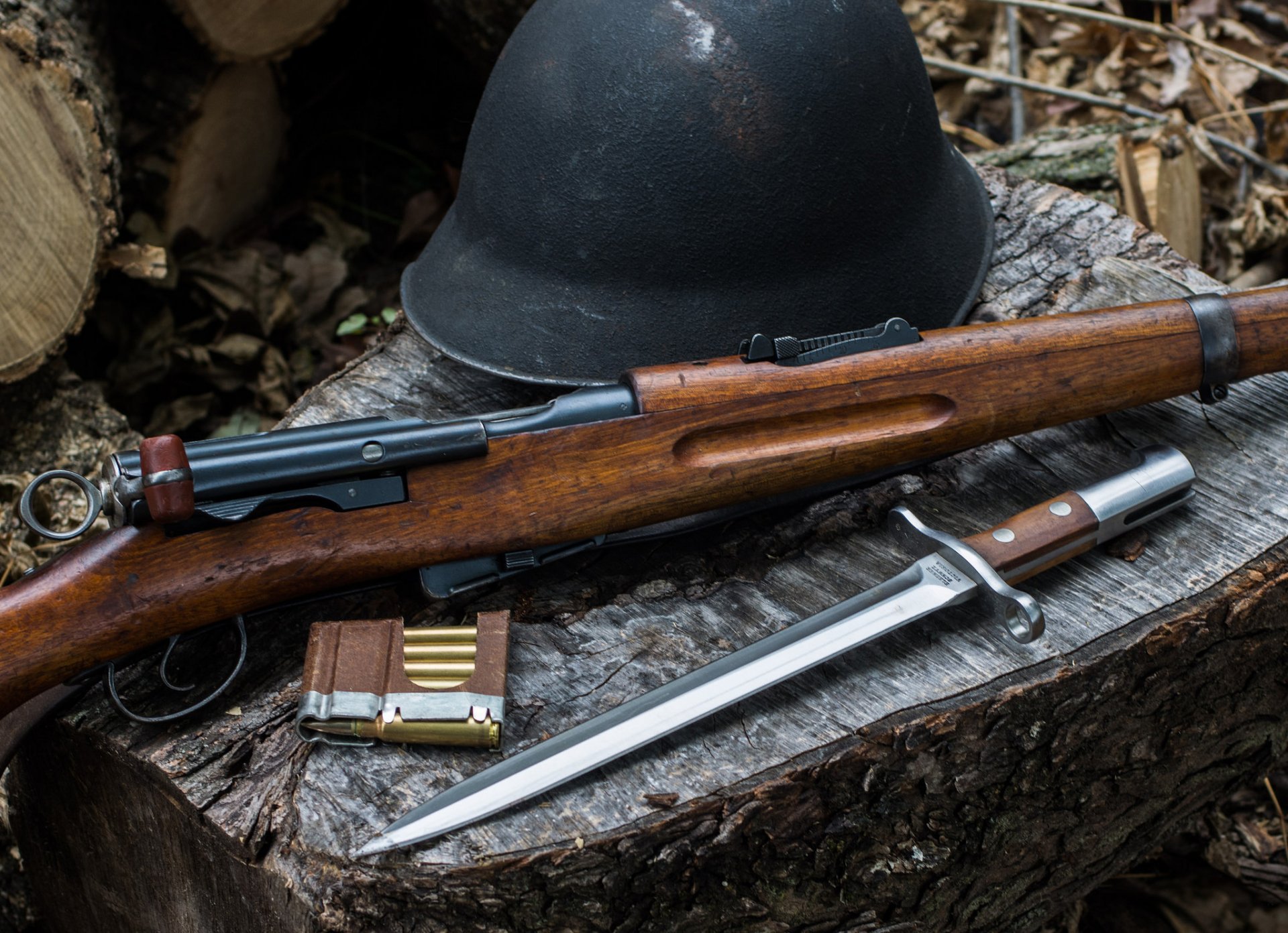 fusil couteau à baïonnette arme casque