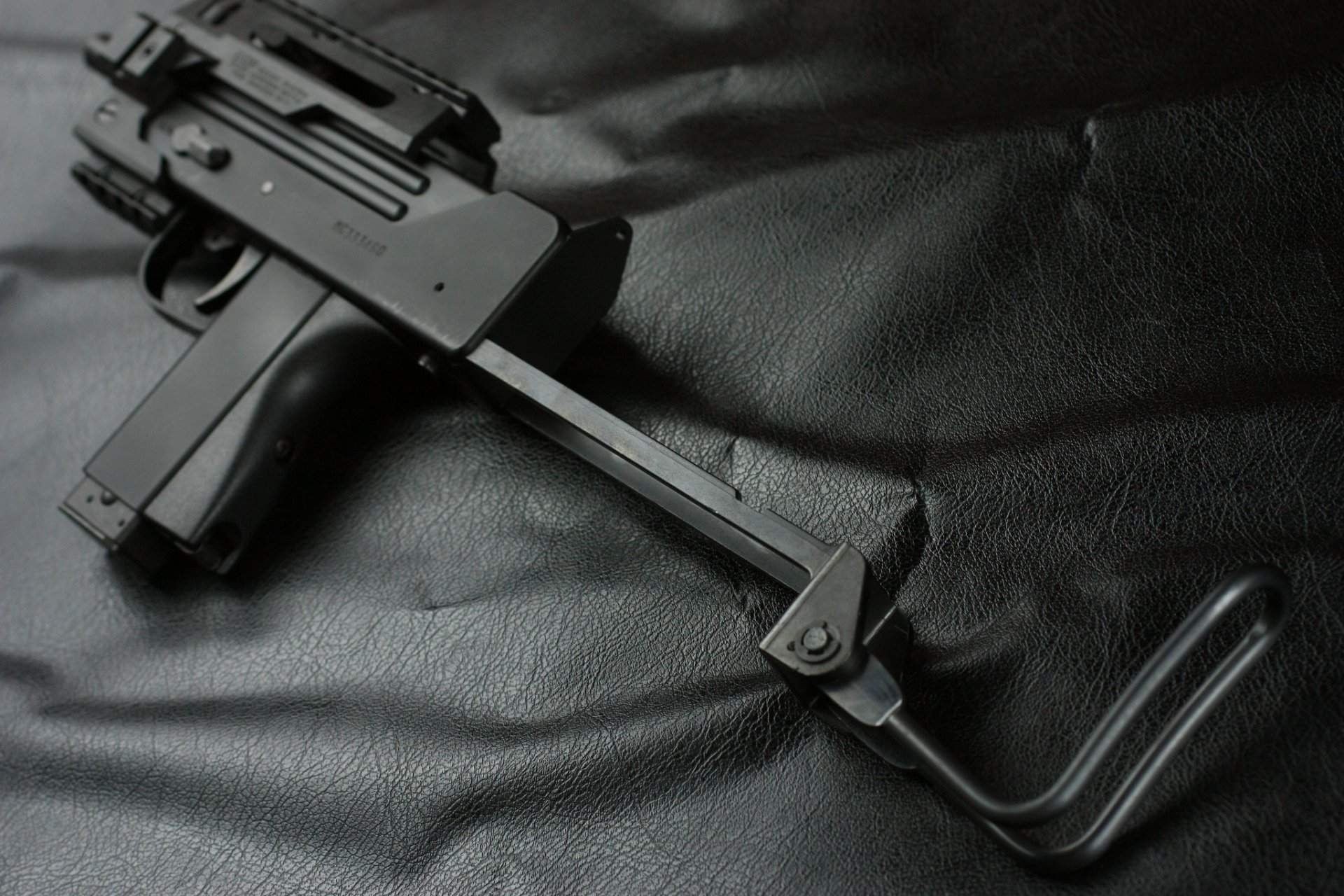 mac-11 small submachine gun butt weapon