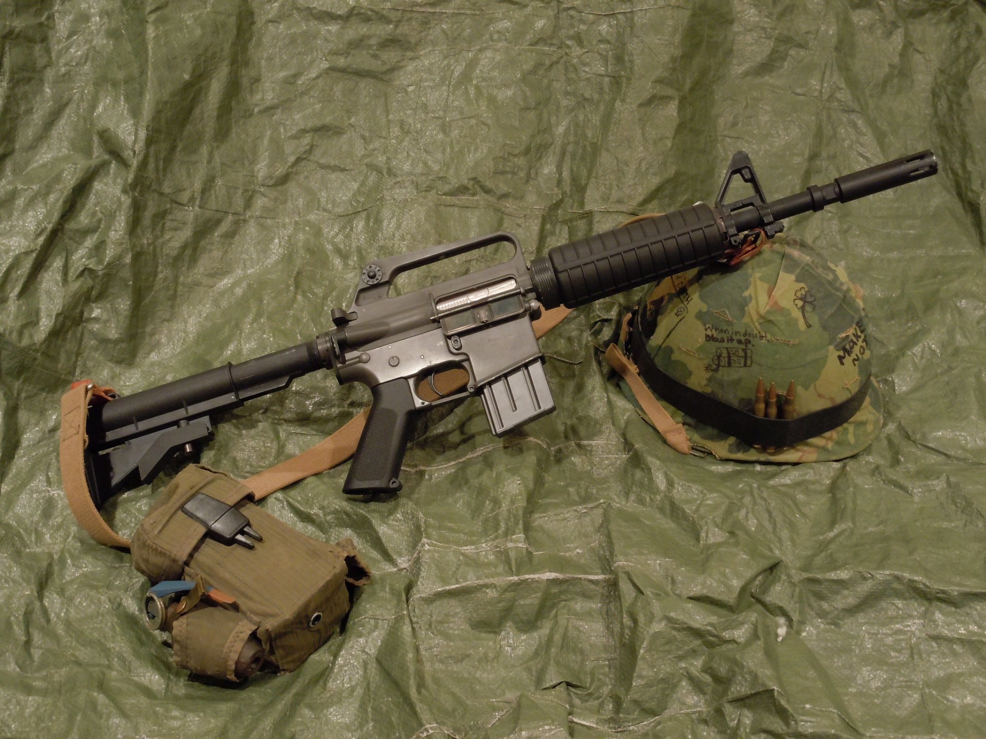 m16 assault rifle weapon helmet