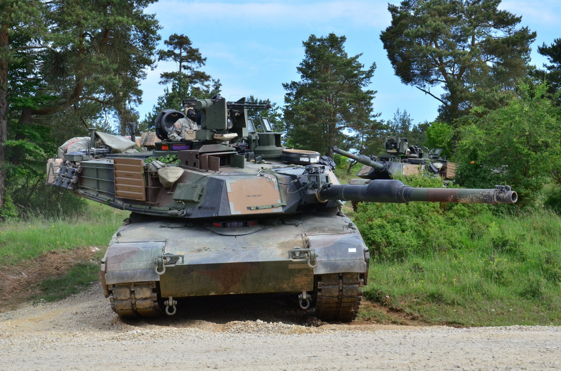 m1a2 abrams tanque vehículos blindados bosque