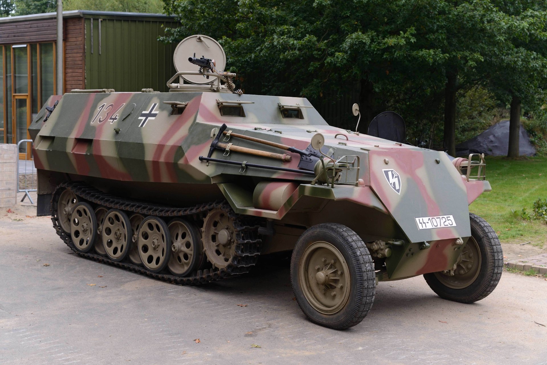 d kfz 251 sonderkraftfahrzeug allemand moyen semi-blindé période seconde guerre mondiale