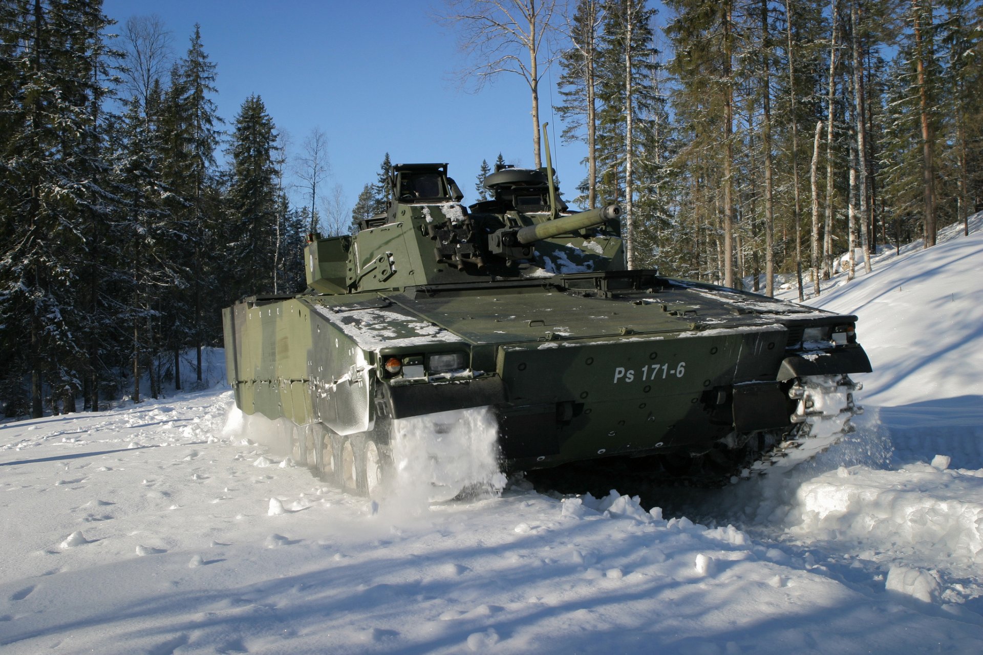 cv-9030 combat véhicule infanterie forêt neige