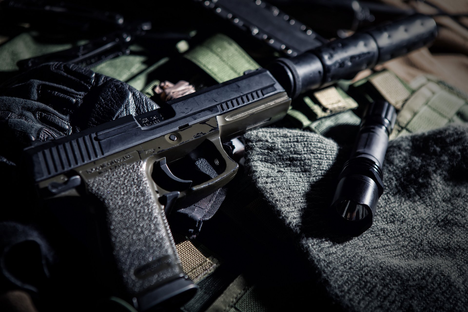 gun hk 45 ammunition camouflage equipment silencer bss tactical light blur bokeh wallpaper