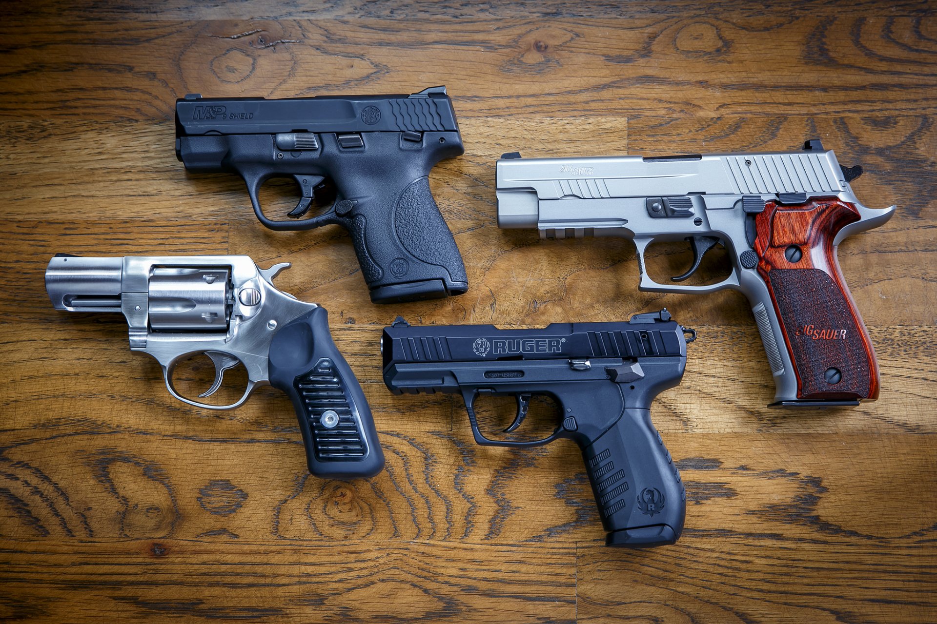 smith & wesson 9mm sig p226 ruger sp101 ruger sr22 pistolas armas