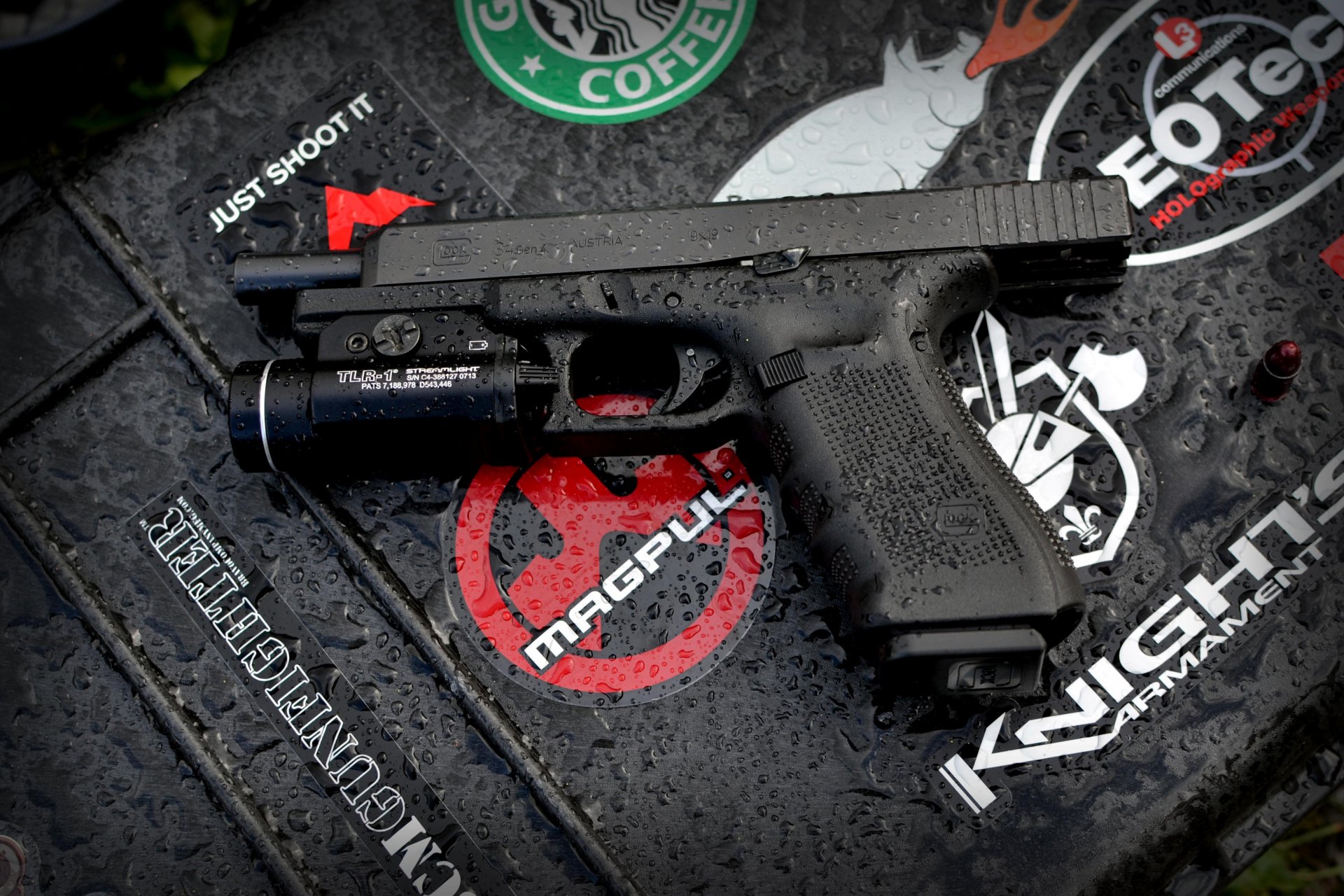 glock samopowtarzalny pistolet broń krople