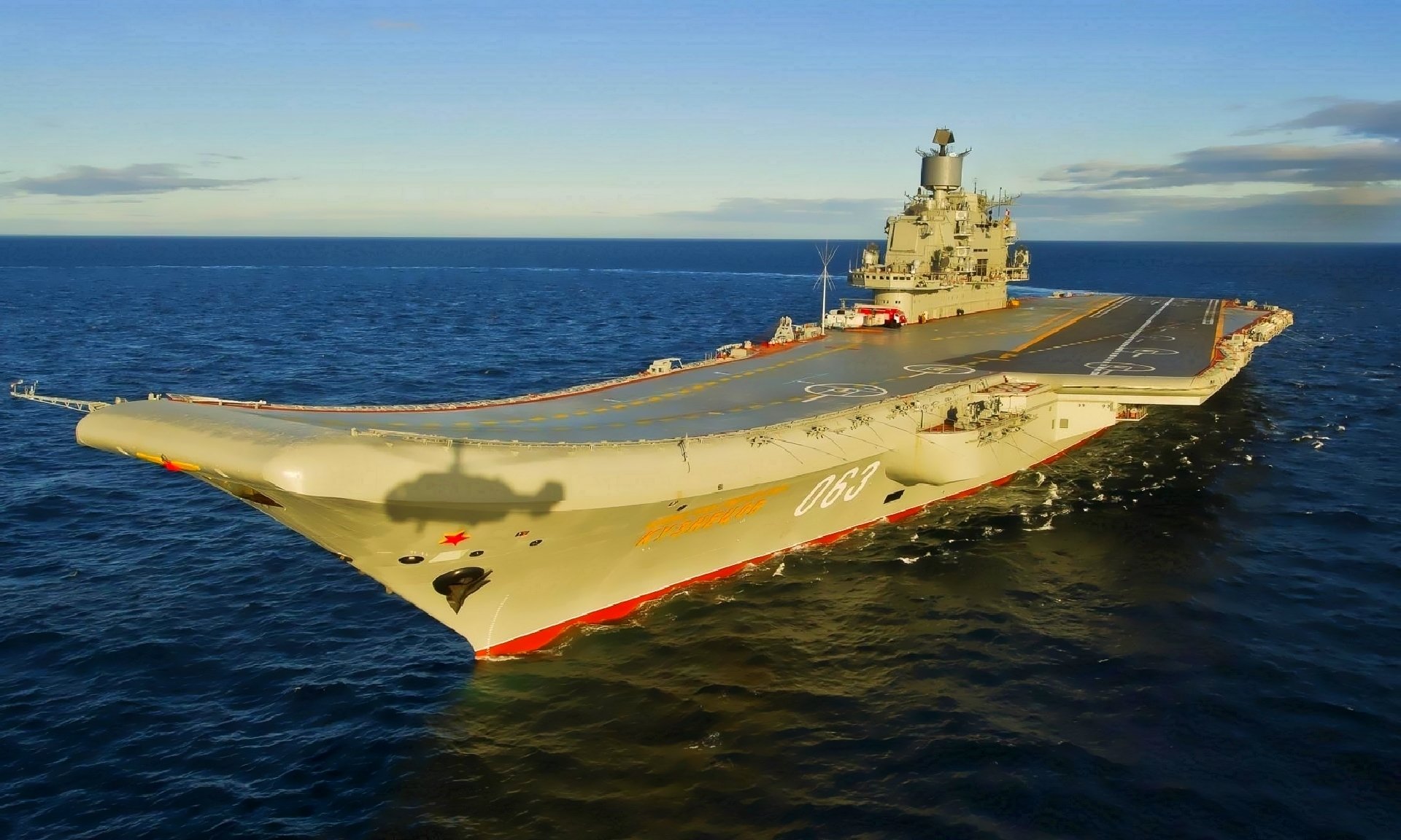 porte-avions amiral flotte soviétique union kuznetsov lourd porte-avions croiseur projet 1143.5 marine russie urss nord flotte mer océan ka-29 flattop amiral de la flotte de l union soviétique lourd kr