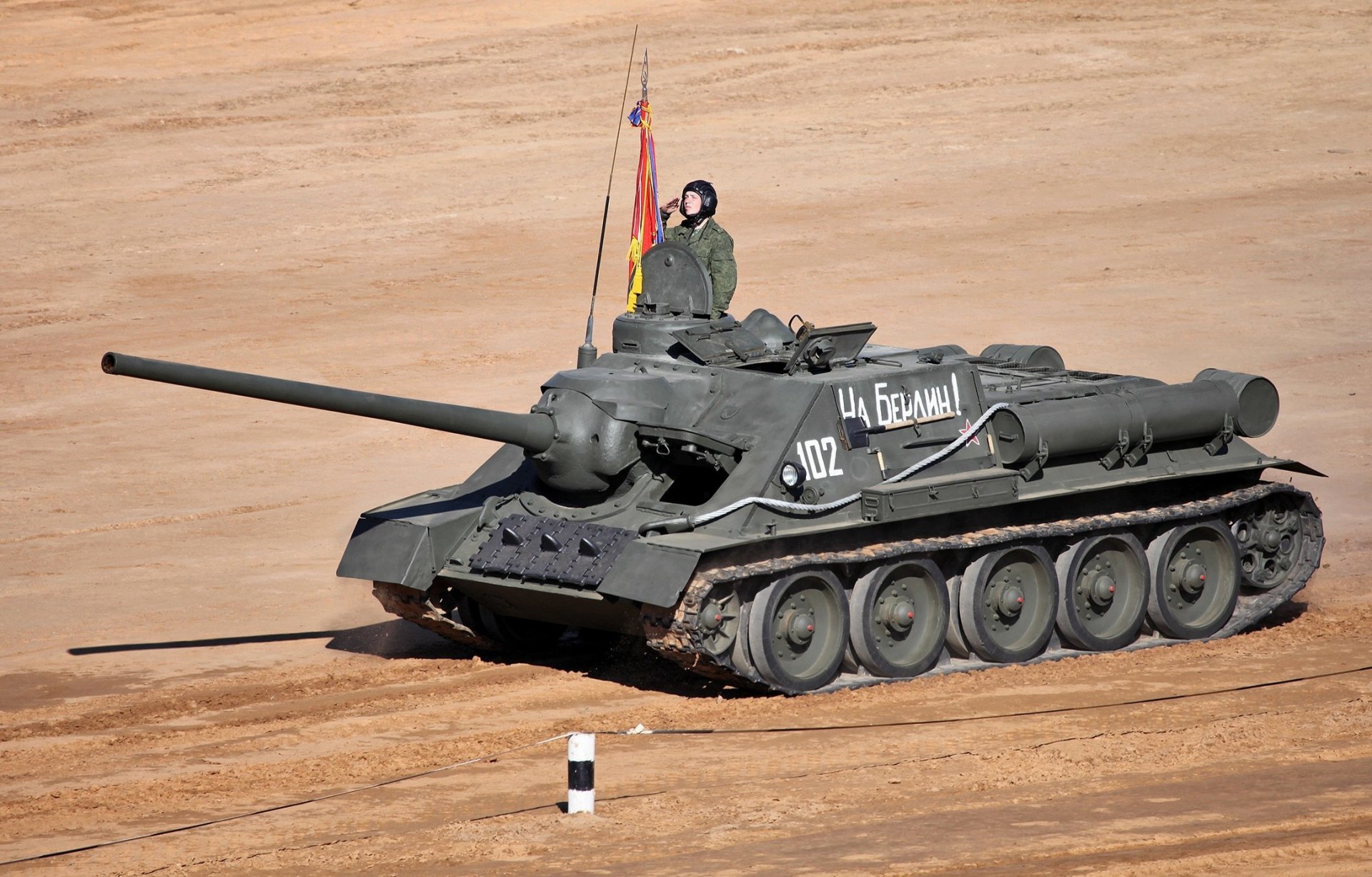 su-100 soviétique automoteur artillerie installation seconde guerre mondiale grande guerre patriotique urss russie polygone défilé soldat soviétique union soviétique seconde guerre mondiale grande guerre patriotique