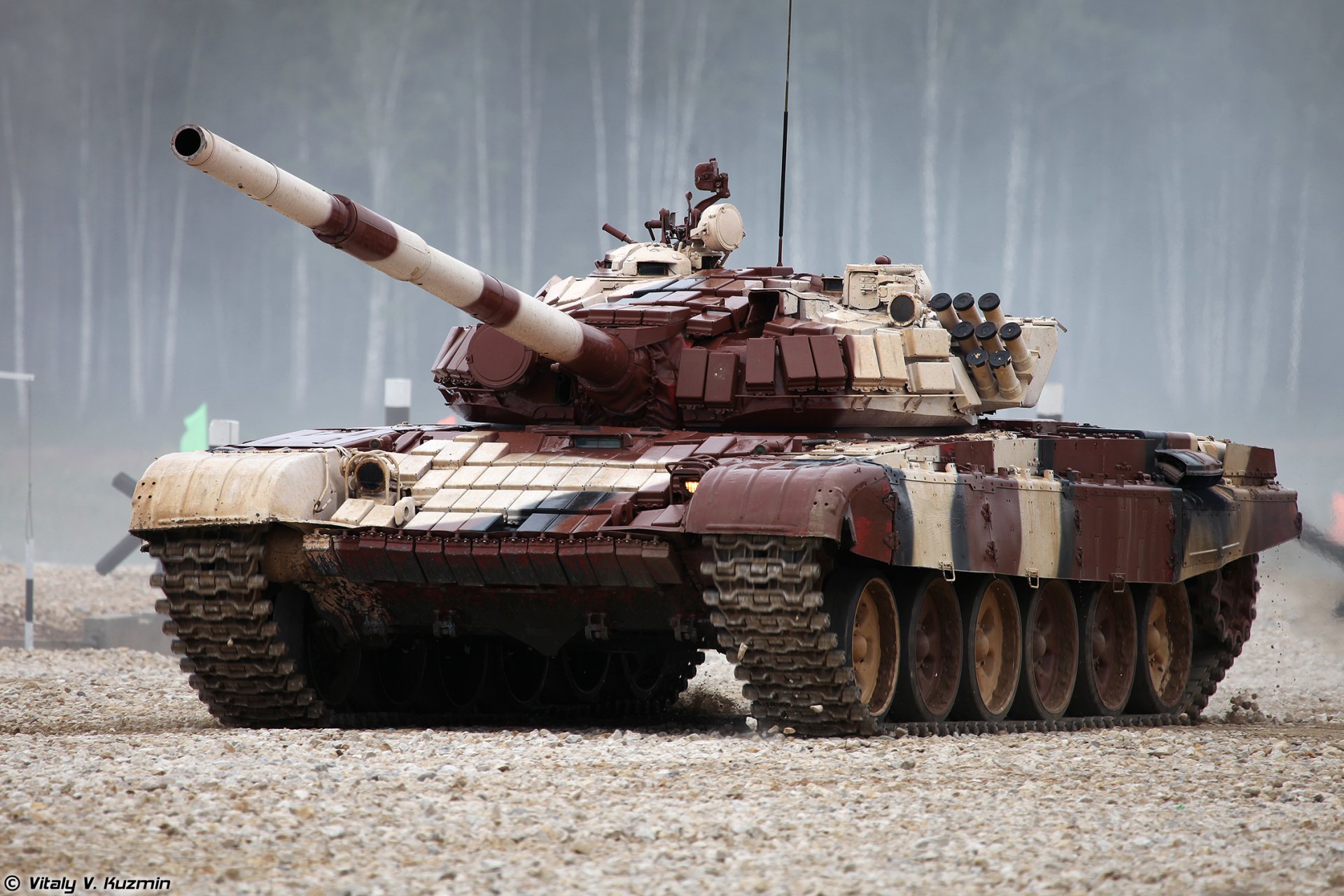 t-72 biathlon réservoir rouge