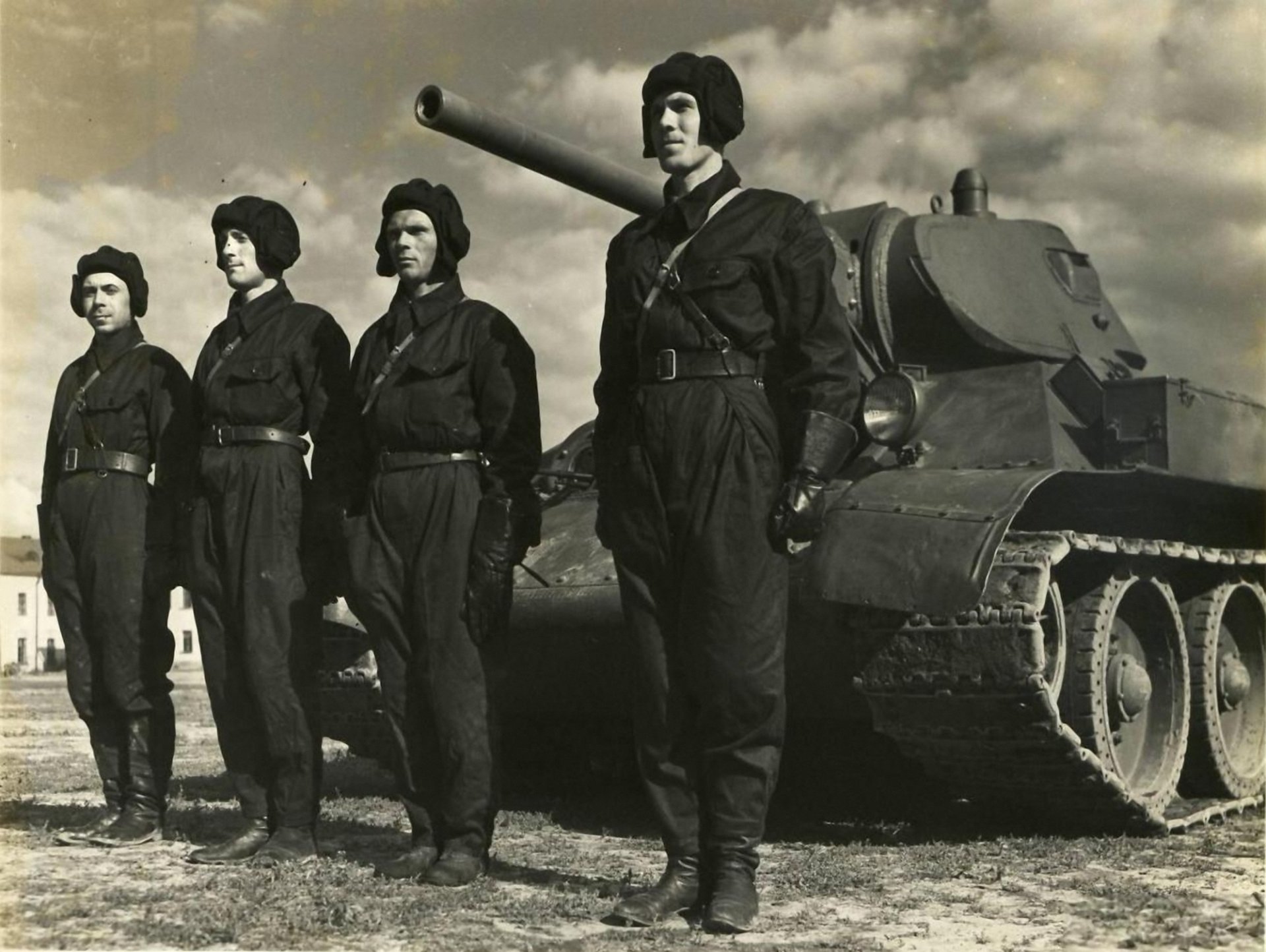 victory tank t-34-76 tankers crew machinery battle the great patriotic war photo