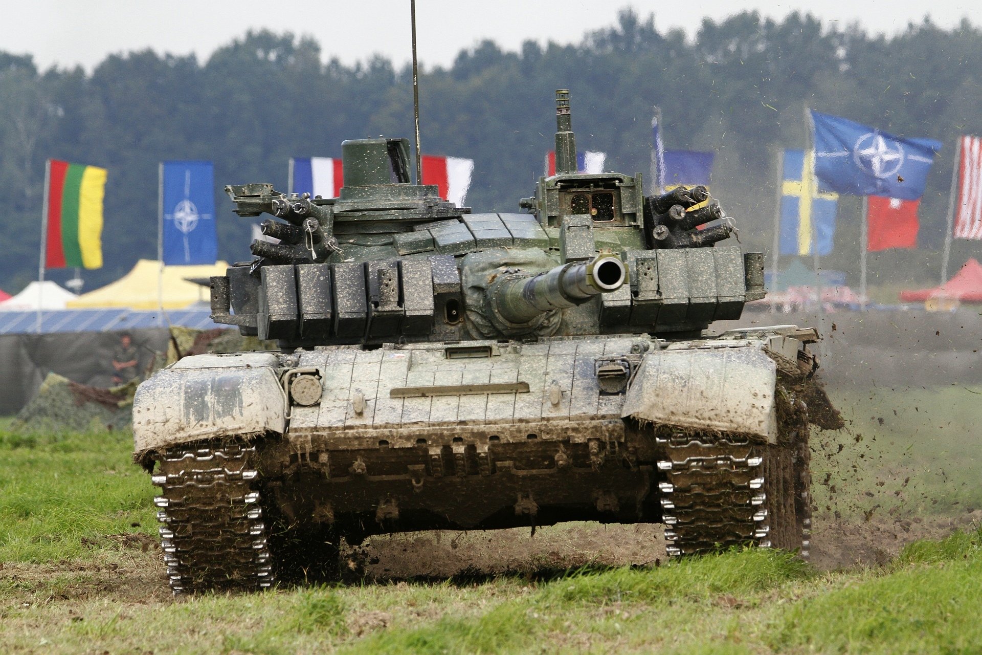 t-72 battle tank armored vehicles the field trunk