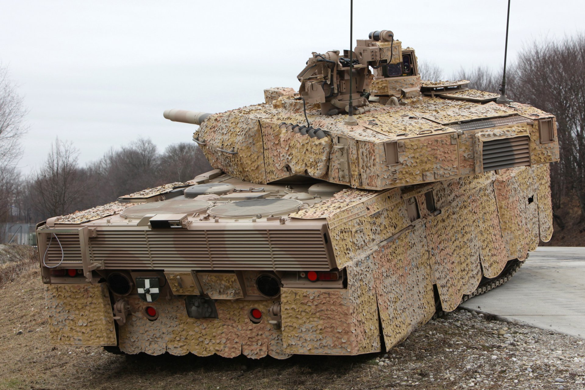 leopard 2a7+ tank military equipment armored vehicle