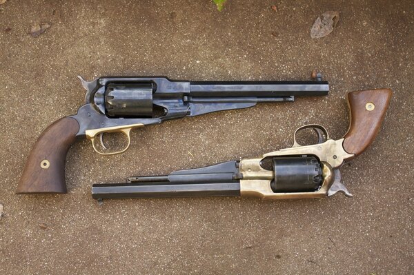 Photo of two revolvers model 1858