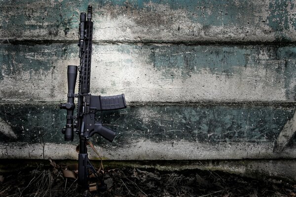 Assault rifle near the wall