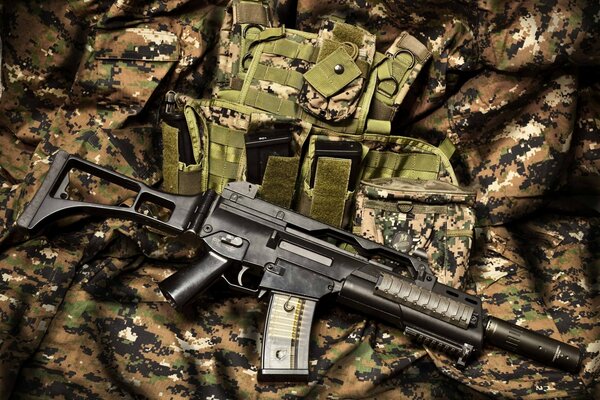 Assault rifle , submachine gun and camouflage