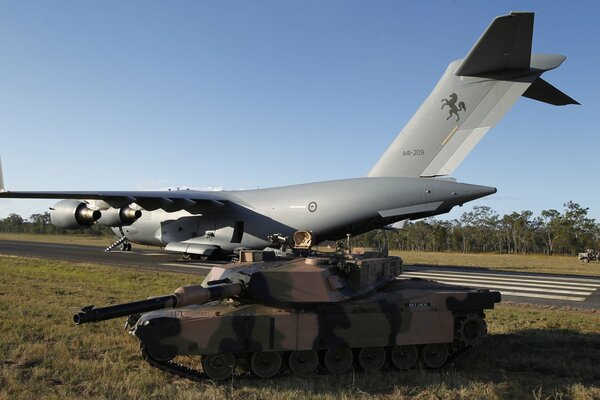 Avión de transporte militar estratégico