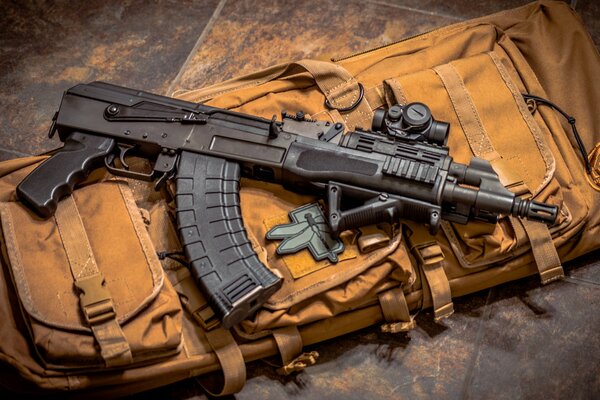 Disegno Della Mitragliatrice Kalashnikov sulla borsa