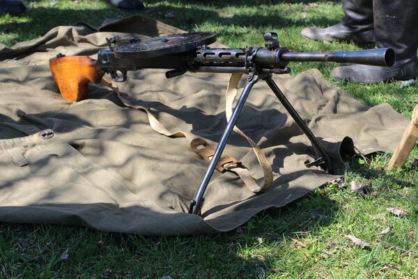 Degtyarev dp-27 manual infantry machine gun