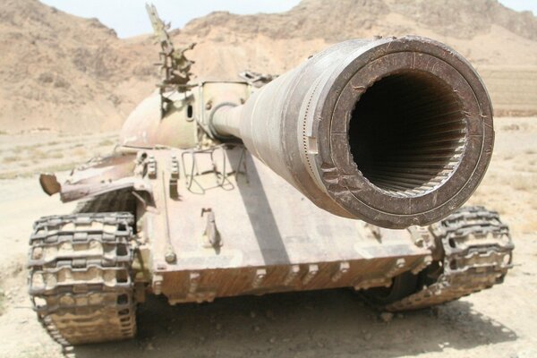 Enorme cañón de un tanque de arena