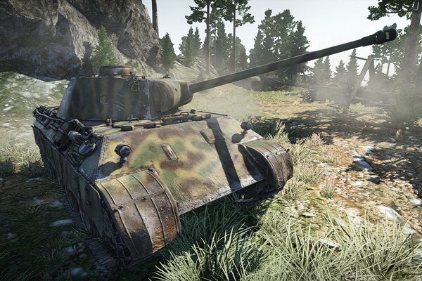 Tanque alemán entre las piedras y el bosque medio verde