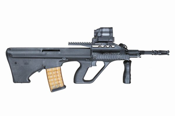 Steyr aug Automat auf weißem Hintergrund