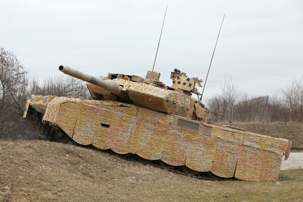 Немецкий основной боевой танк леопард