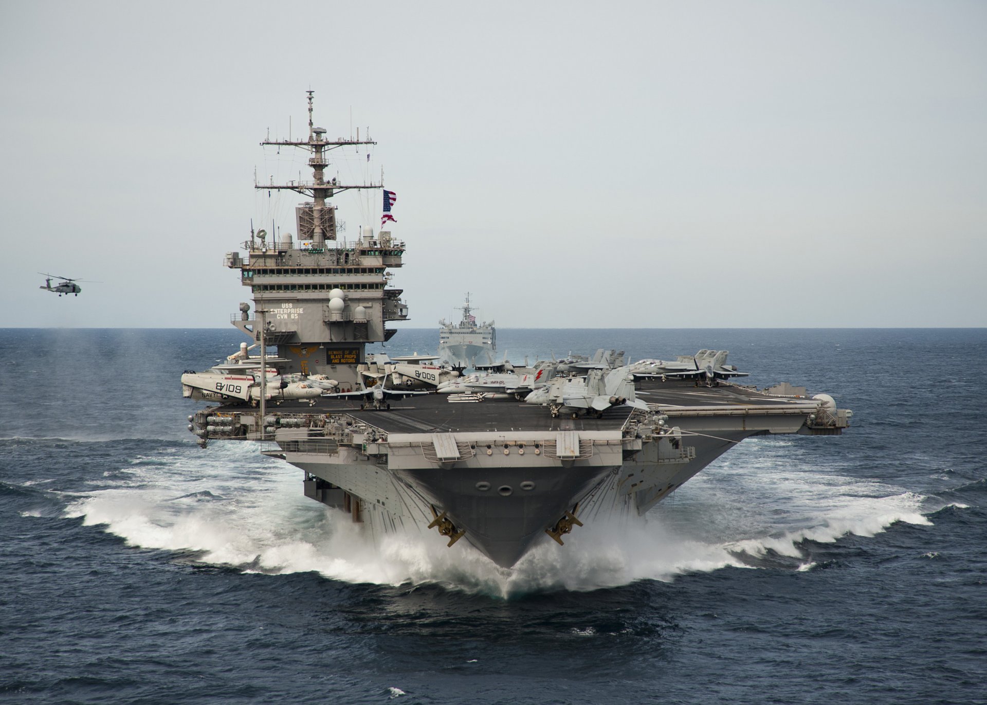 enterprise cvn-65 lotniskowiec morze fale