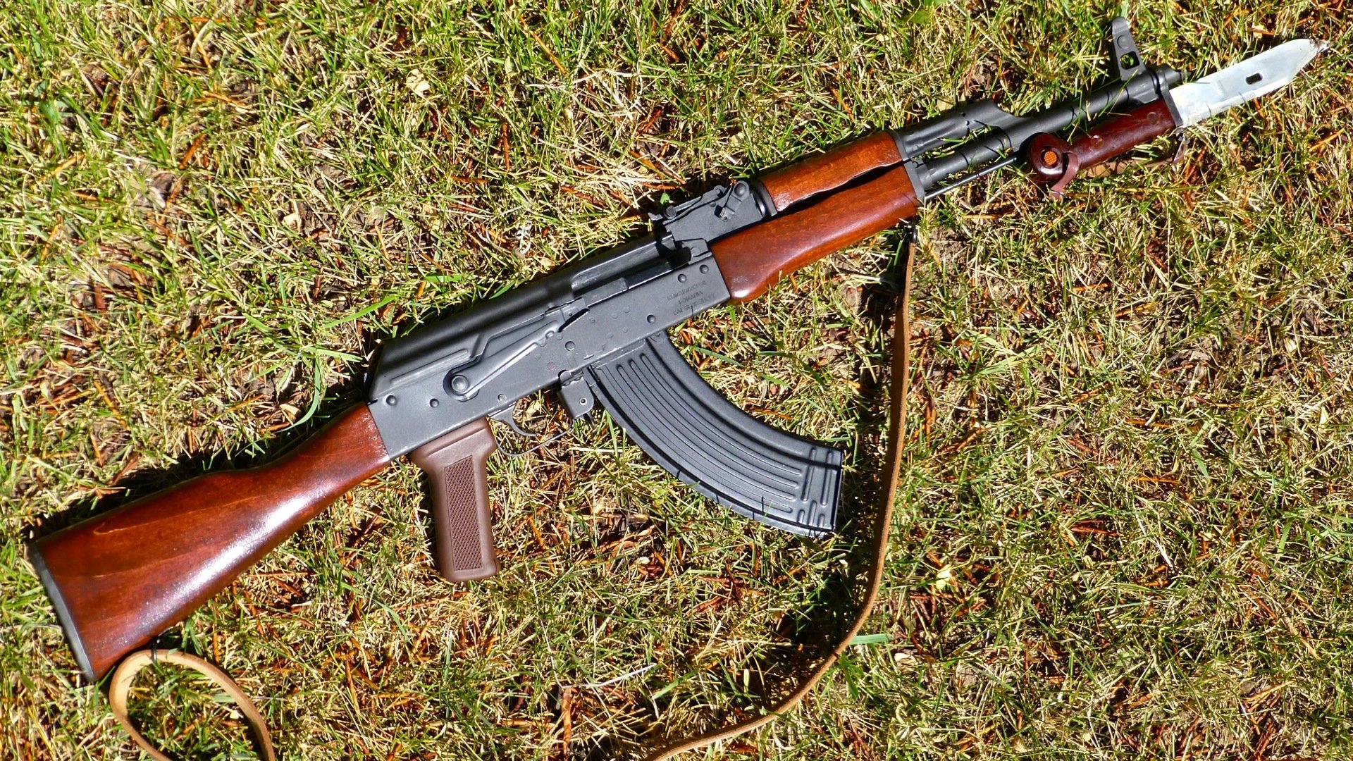 akm mitrailleuse kalachnikov arme couteau à baïonnette