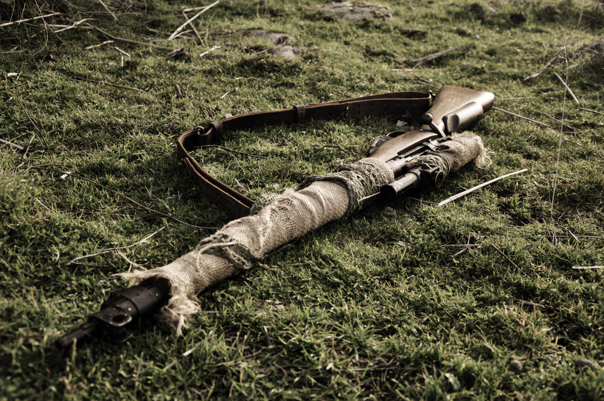 lee-anfield scharfschütze gewehr waffe gürtel gras