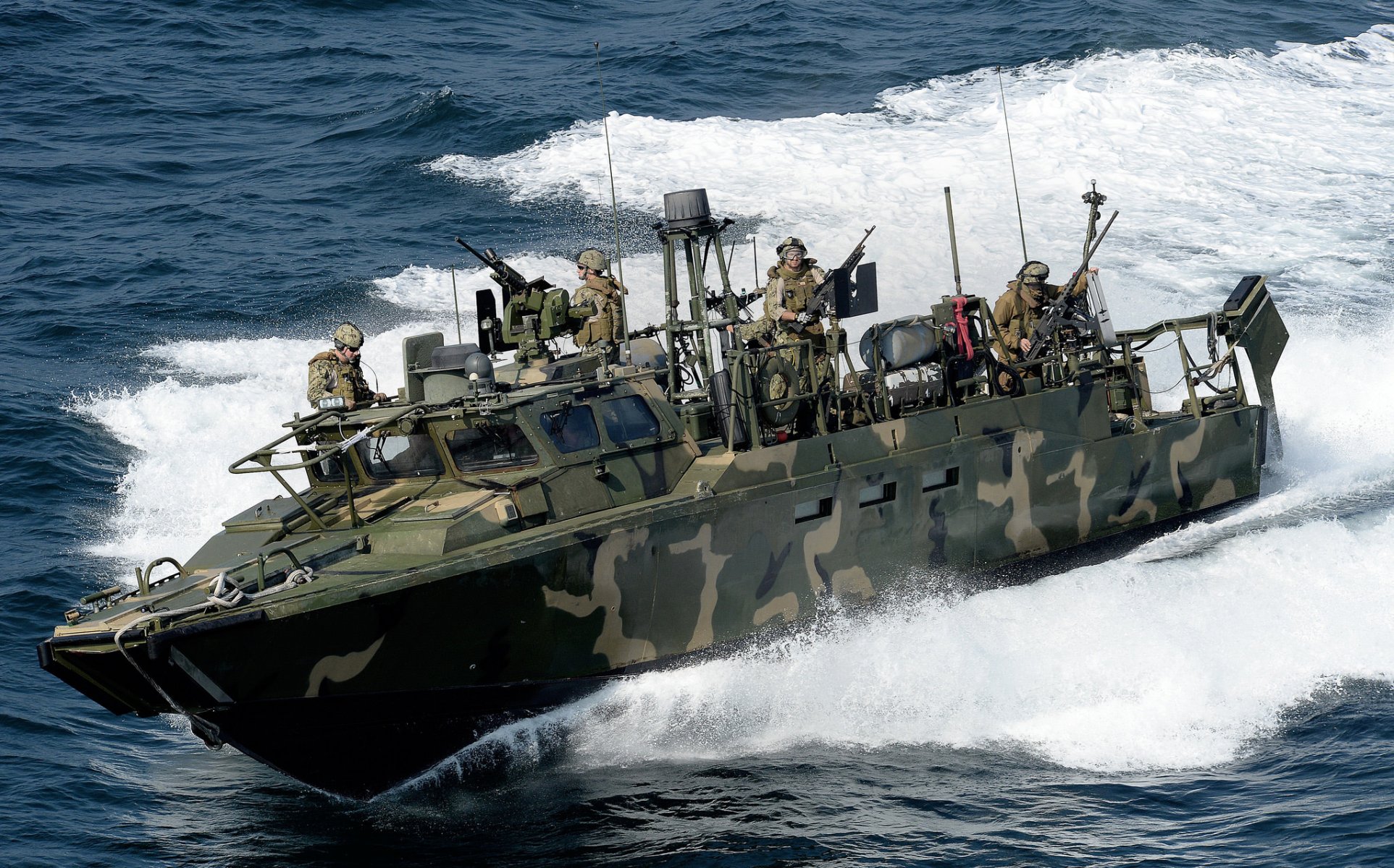 rcb marine team boat soldiers waves