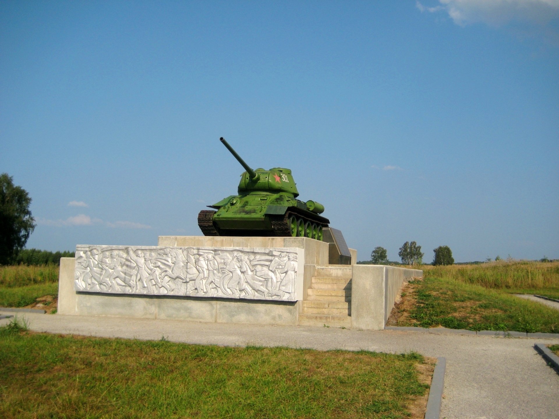 monument tank t-34-85 the field borodino