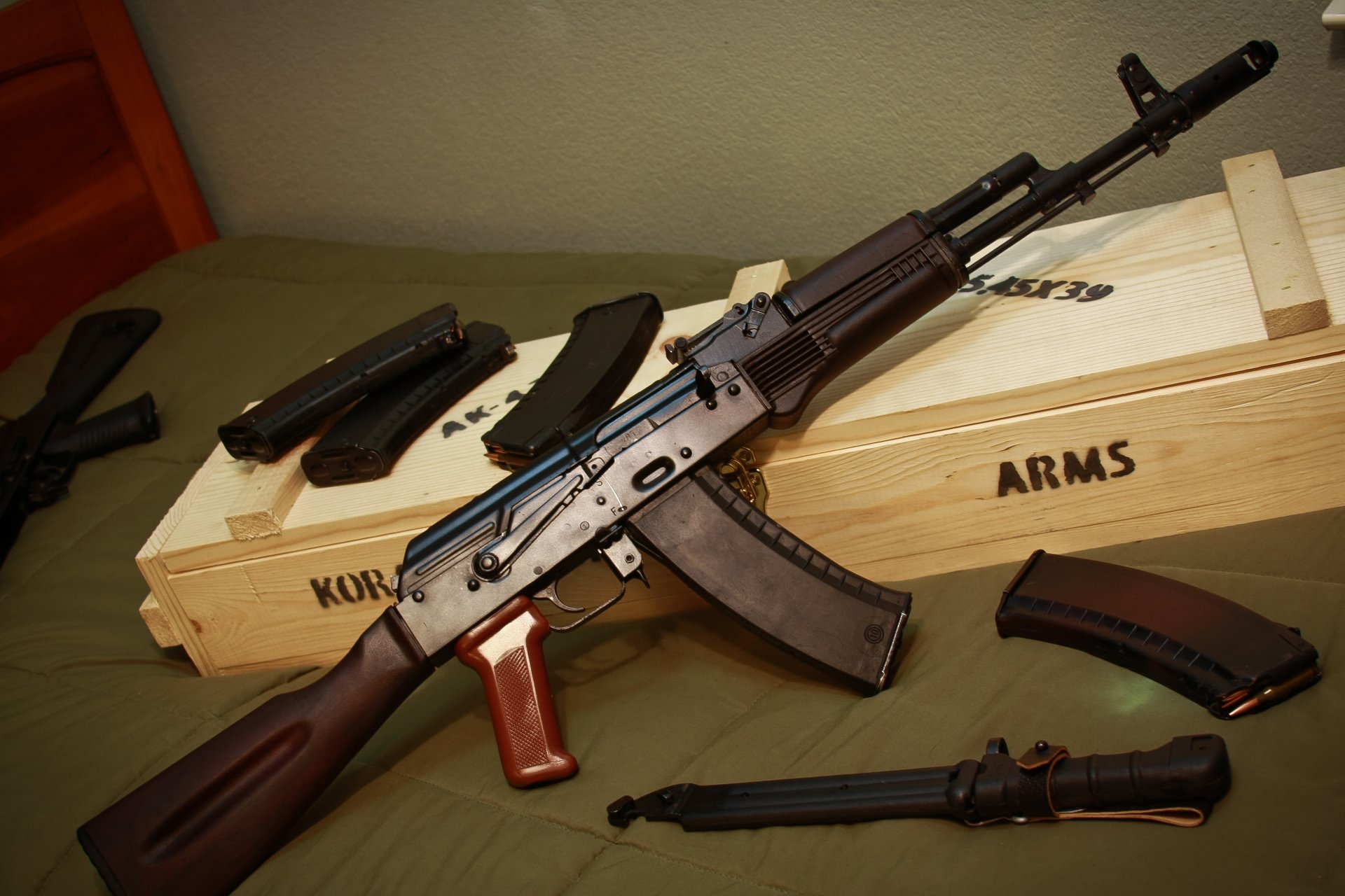 ak-74 bulgare mitrailleuse kalachnikov couteau à baïonnette arme