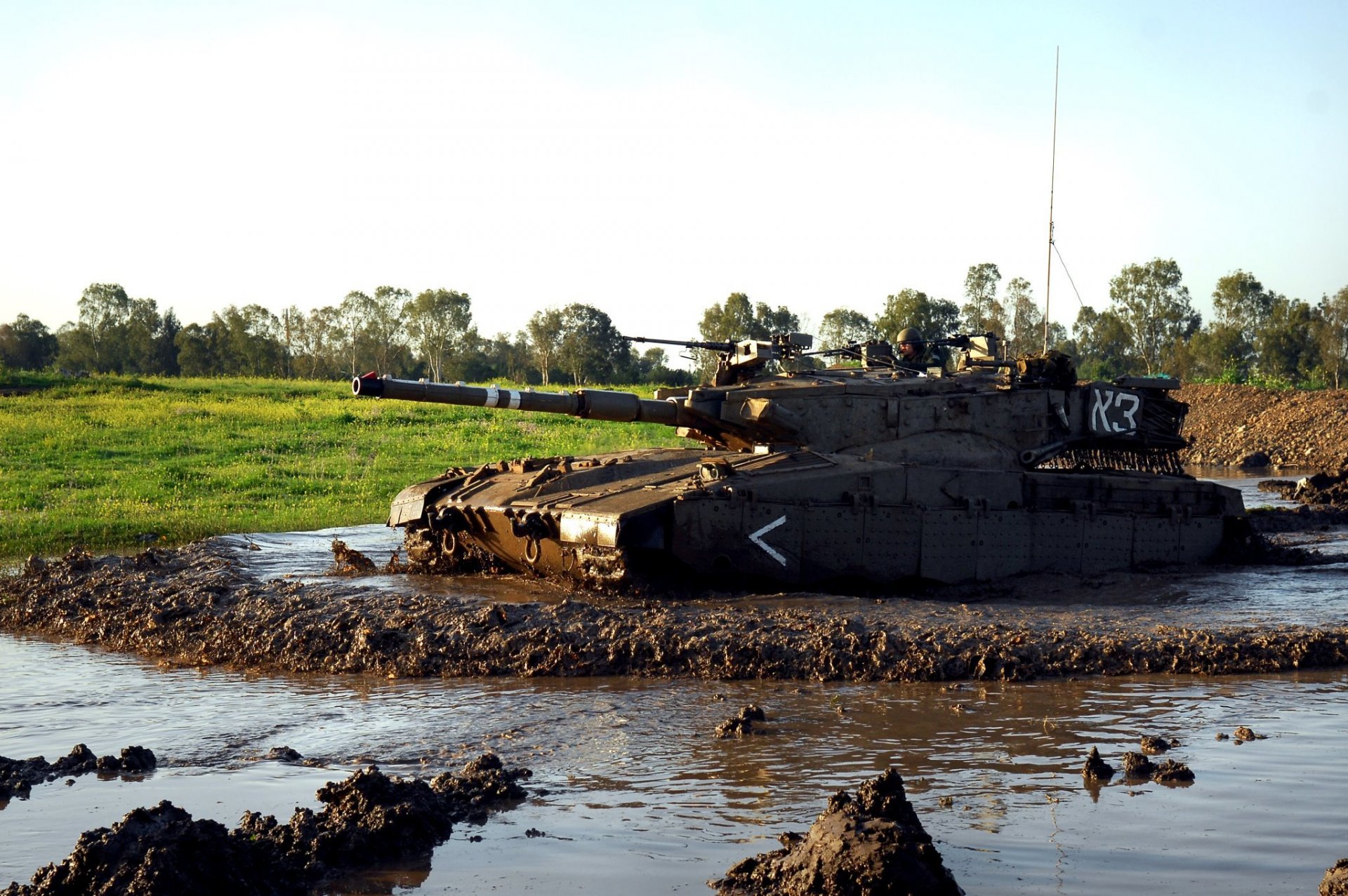 merkava 2 panzer militärische ausrüstung gepanzerte fahrzeuge israel