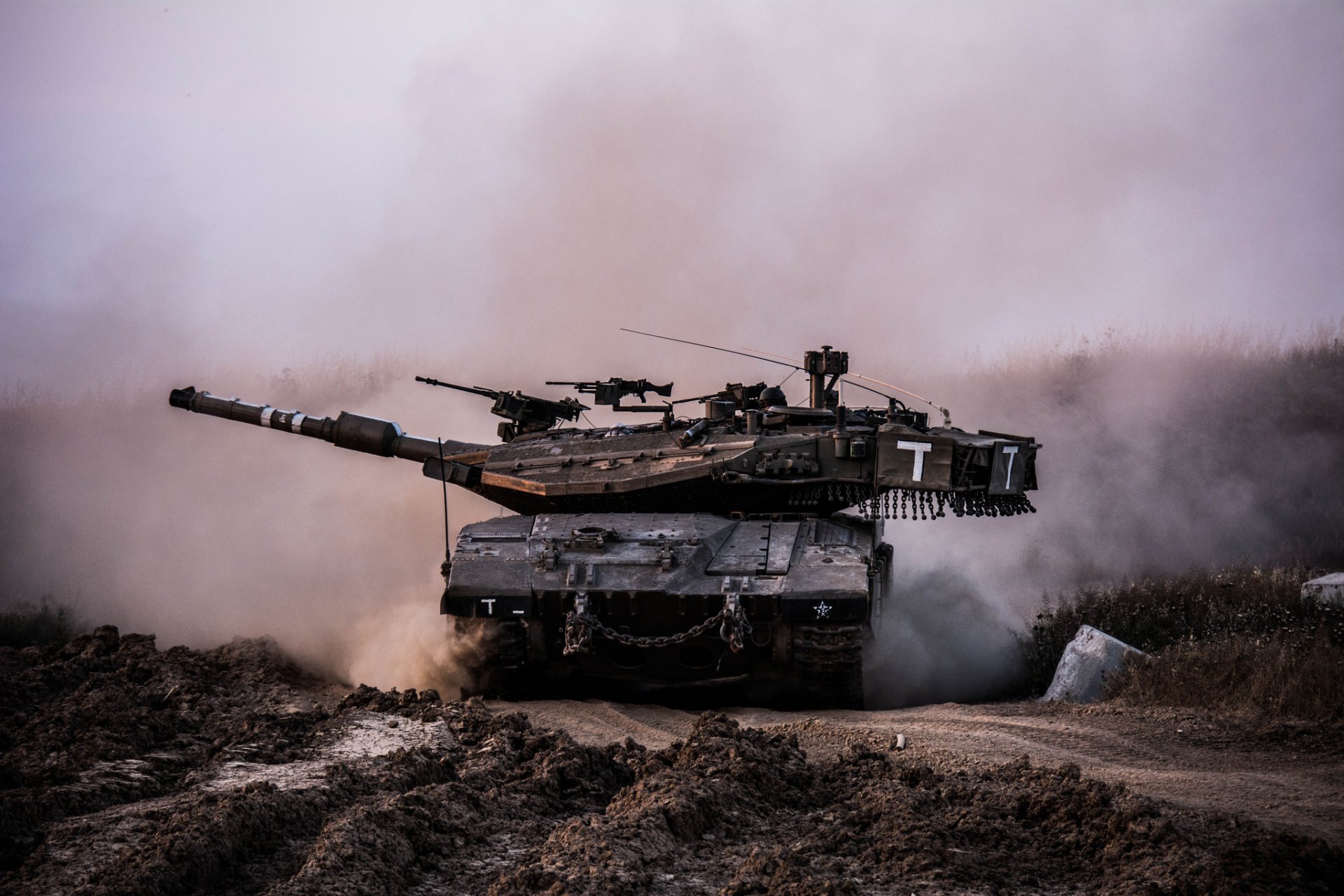 merkava principal batalla tanque israel polvo suciedad