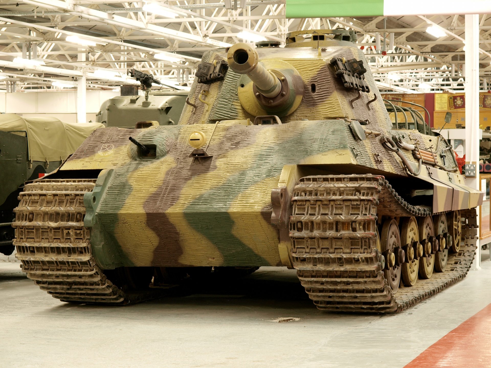 muzeum niemiecki ciężki czołg pzkpfw vi tiger ii tygrys królewski