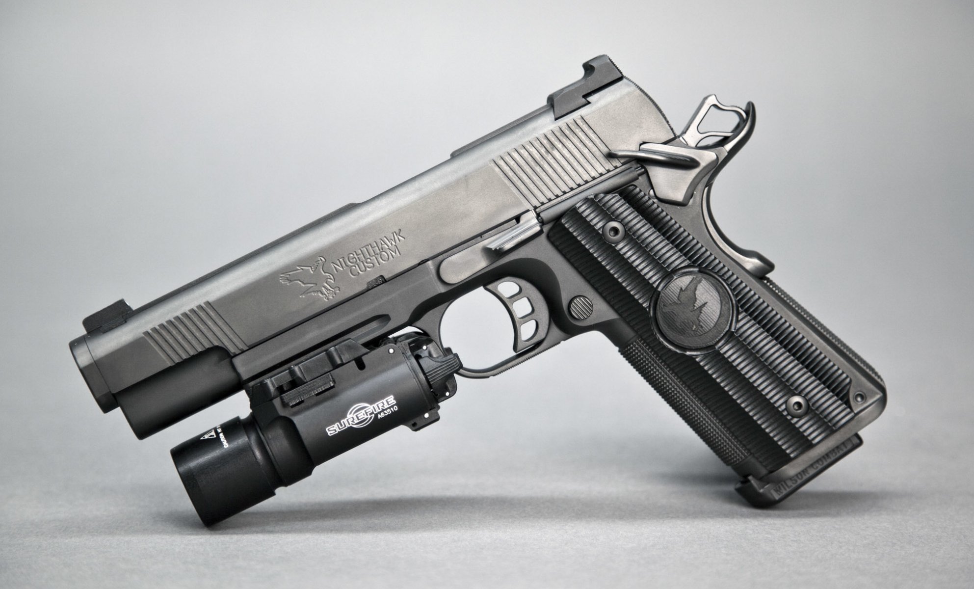 nighthawk ordre semi-automatique pistolet arme