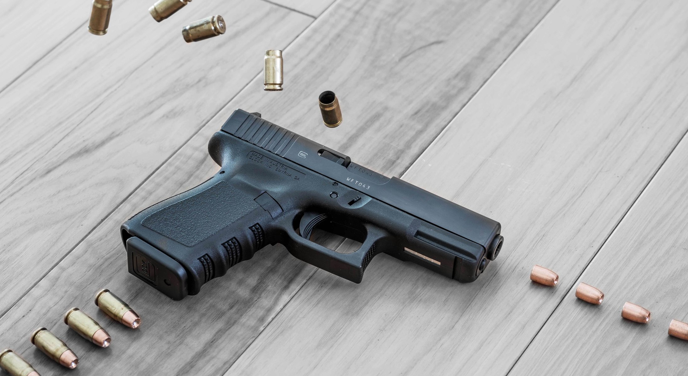 glock 32 austriaco autocaricante pistola arma cartucce bossoli