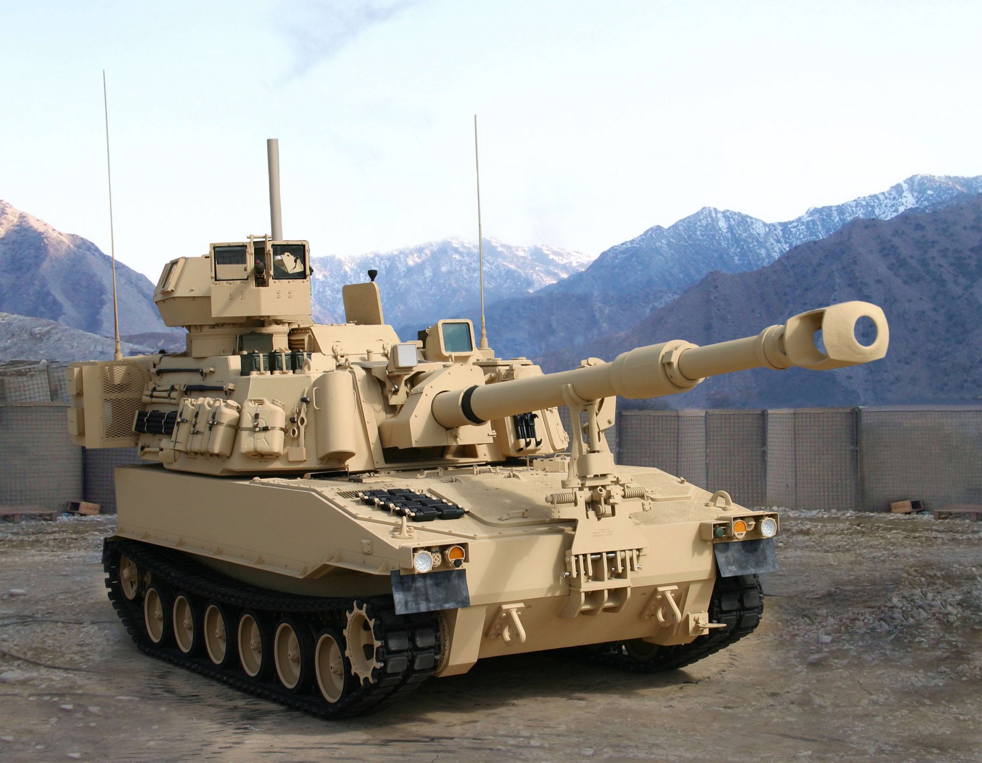 m109a6 paladin american self-propelled howitzer mountain