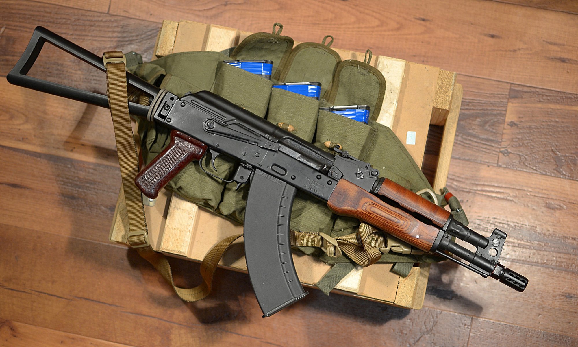 aks-74 automat kałasznikowa skrzynia